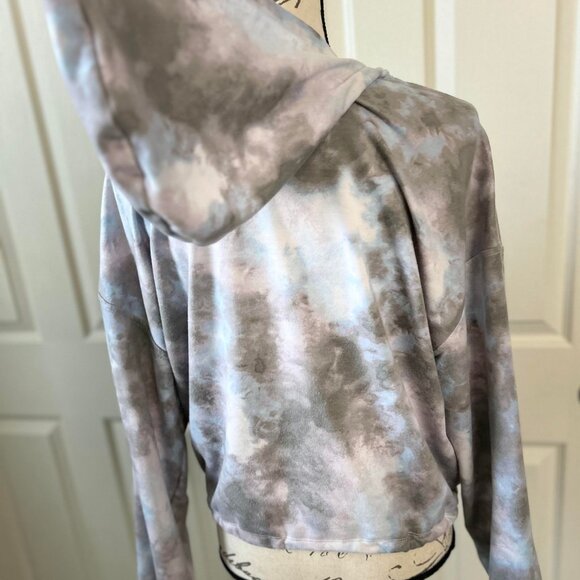 Women's Lightweight Cropped Pullover Scoop Neck Hoodie with Front Mock Pouch - Picture 6 of 10